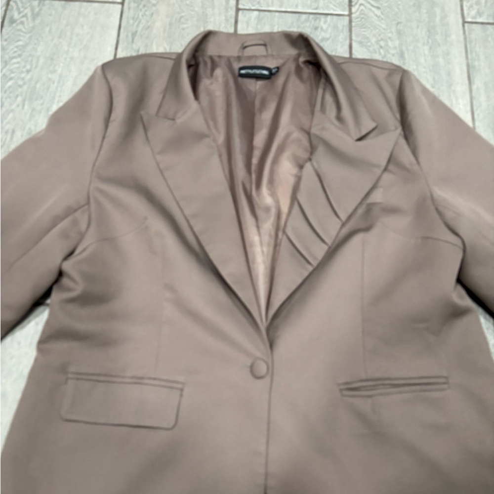 Pretty Little Thing PLUS MOCHA CINCHED WAIST BLAZER Size 14 - Picture 4 of 10